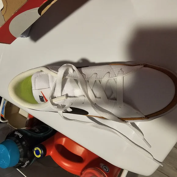 Nike White and Black Sneakers Women's Size 10.5 - Picture 3 of 5